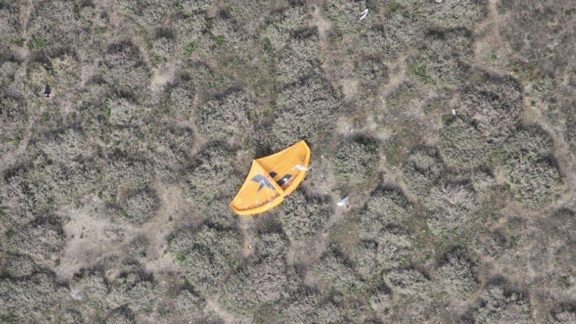 De kite op de zandbank, gezien vanuit het Kustwachtvliegtuig.