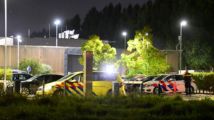 Hulpdiensten gisteravond bij de Middelburgse gevangenis.