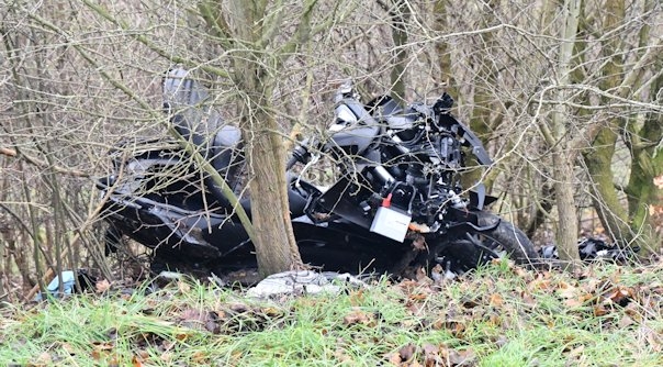 De motorrijder belandde naast de A58 in de bosjes.