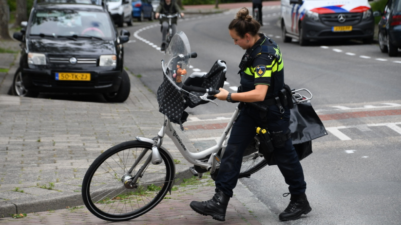 Fietser aangereden op Poststraat in Stadskanaal, automobilist door oplettende getuige terug naar plek van het ongeluk gebracht.