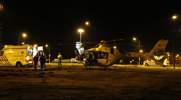 De patiënt is overgedragen aan het team van de traumahelikopter.