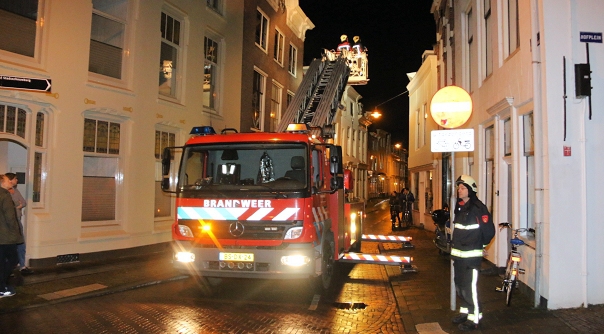 De brandweer aan de Korte Noordstraat in Middelburg.