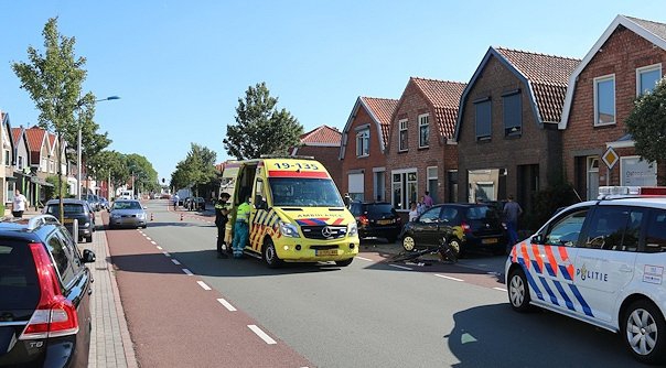 De fietsster raakte gewond en is per ambulance afgevoerd.