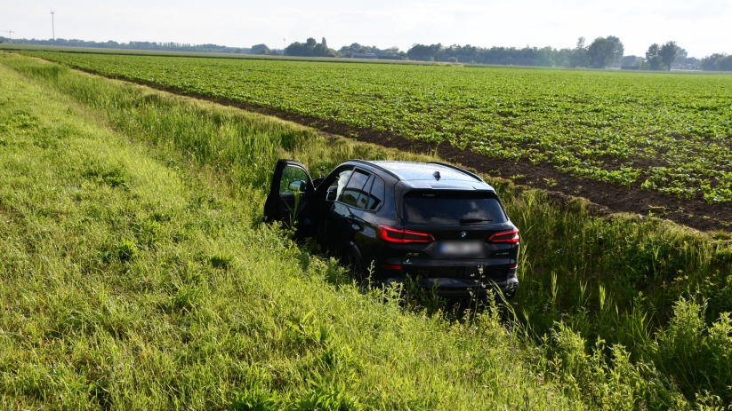 De Belgische auto raakte bij het ongeval flink beschadigd.