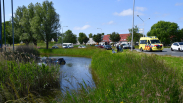 Auto te water bij rotonde Sloeweg Vlissingen