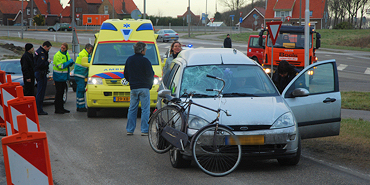 Automobilist schept fietser in Nieuwland