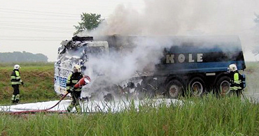 Vrachtwagen verwoest door brand