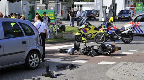 Bij het ongeluk raakte de scooterrijder gewond.