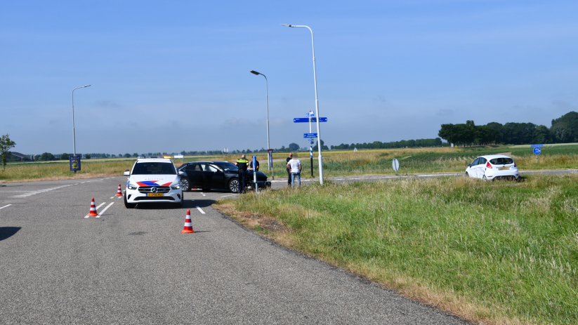 Forse schade bij ongeval Veerhavenweg Kats.