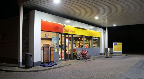 De man op 25 februari probeerde dit Shell-tankstation te overvallen.