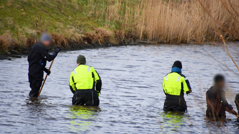 De politie trof donderdag nieuwe lichaamsdelen aan in de watergang bij Sluis