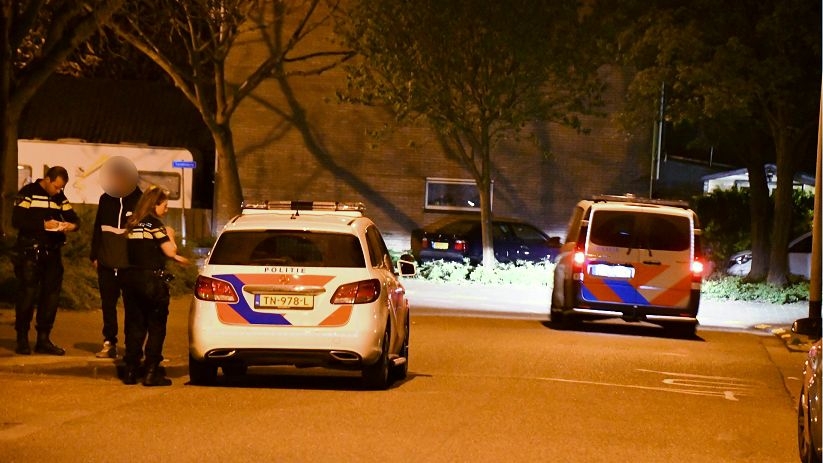 De politie vannacht op de Bossenburg in Vlissingen.