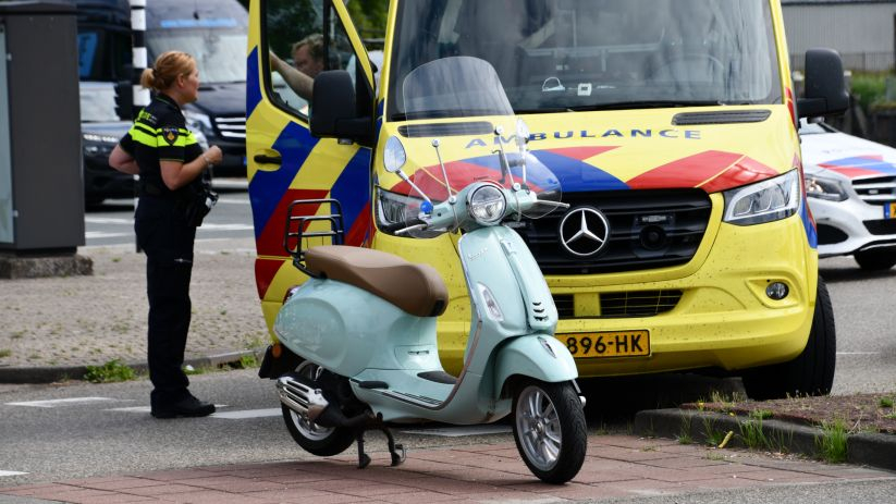 Scooterrijdster gewond bij botsing met auto Vlissingen.