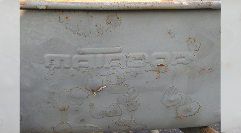 De achtergelaten kruiwagen van het merk Matador.