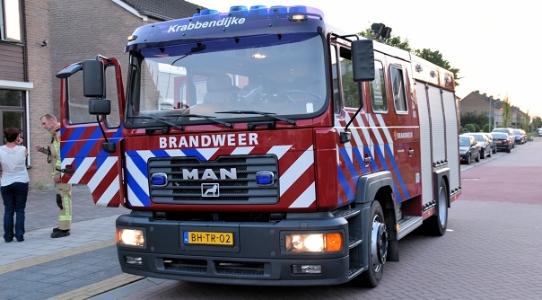 De brandweer bij de woning in Rilland.