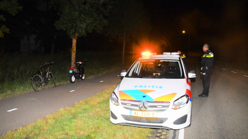 Scooterbestuurder gewond na botsing met fietser Kruiningen.