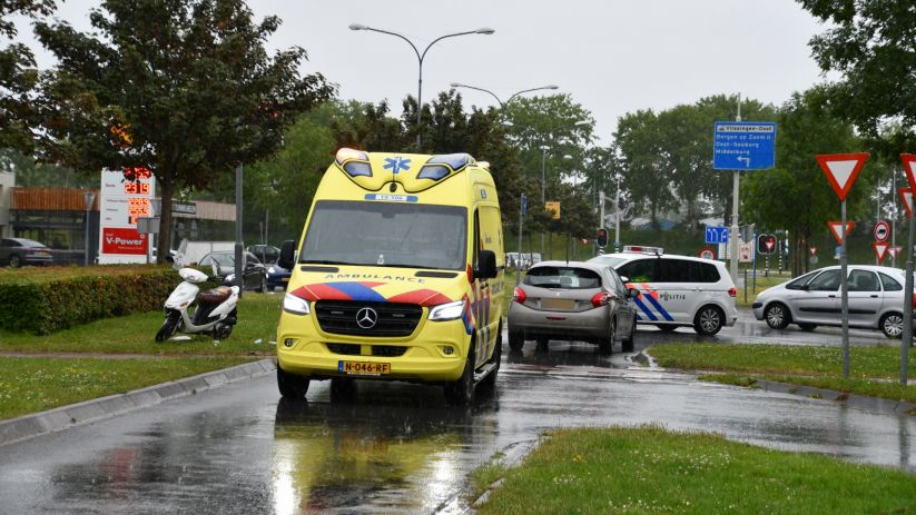 Scooterrijder gewond bij botsing met auto Vlissingen.
