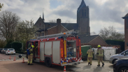 Brandlucht in woning Tholen, brandweer rukt uit