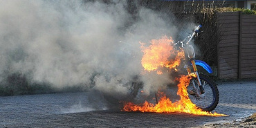 Brommer uitgebrand in Arnemuiden