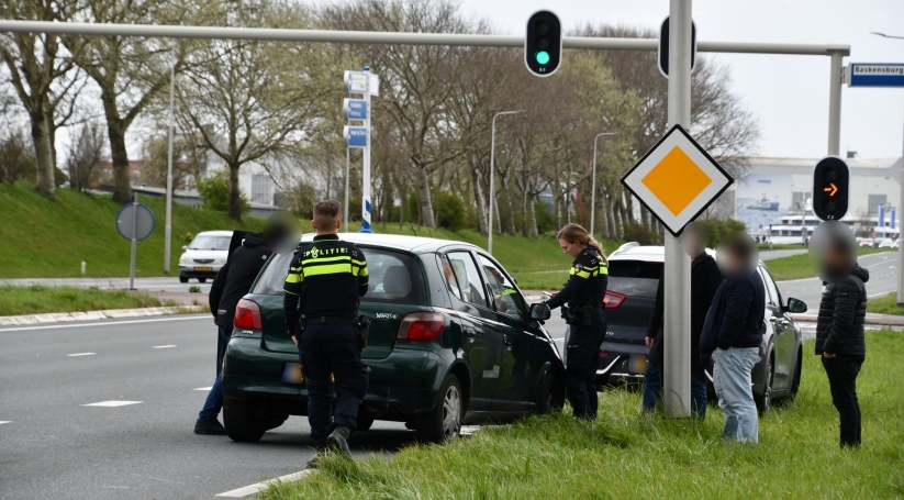 Auto beschadigd bij botsing Vlissingen.
