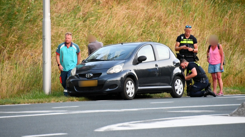 Auto getakeld na ongeluk in Vlissingen, tegenpartij vlucht.