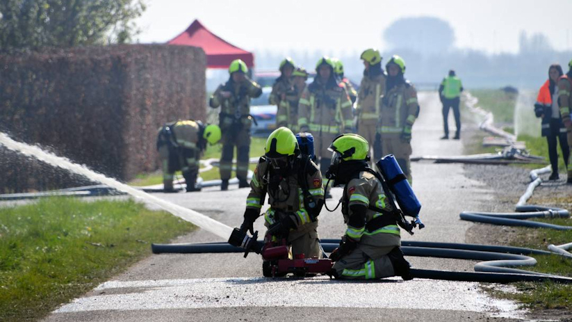Bij het bestrijden van de brand werden meerdere brandweerkorpsen ingezet