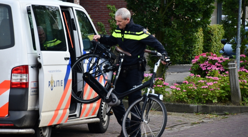 De fiets werd door de politie mee teruggenomen naar de fietser.