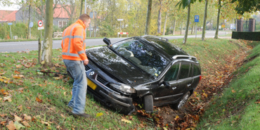 Auto in sloot op Wemeldingse Zandweg in Kapelle