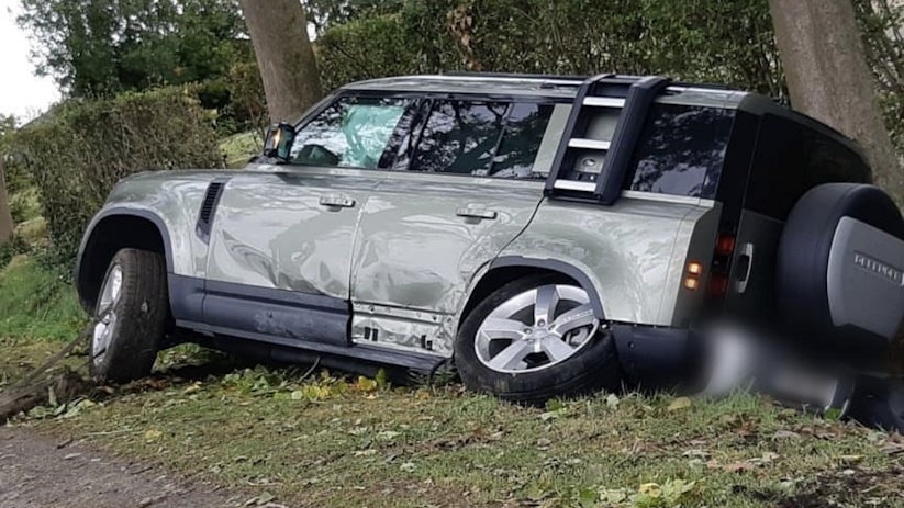 De betrokken auto's raakten zwaar beschadigd.