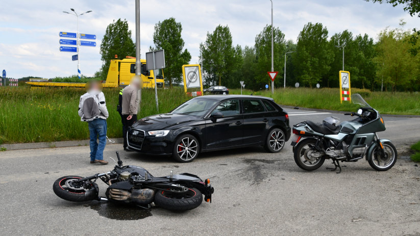 Motorrijdster gewond bij botsing met auto in Hulst.