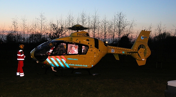 Het slachtoffer werd met de helikopter afgevoerd naar een ziekenhuis.