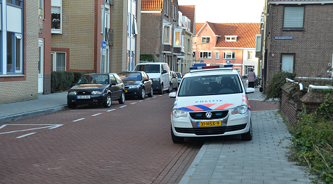In de Doctor Ottestraat in Vlissingen is zaterdagmiddag iemand beroofd.