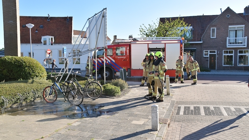 Rond 18.55 uur werd de brand ontdekt aan de Van Dusseldorpstraat.
