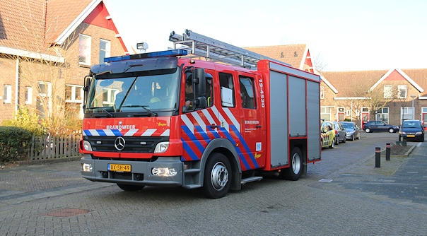 De brandweer bij de woning in Vlissingen.