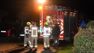 Drie brandweerauto's bij schoorsteenbrand Zonnemaire