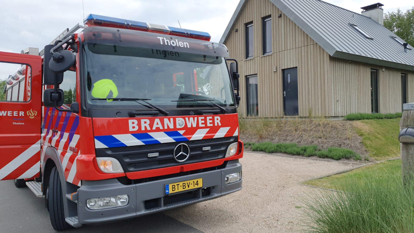 De brandweerlieden van Tholen hebben meerdere metingen uitgevoerd.