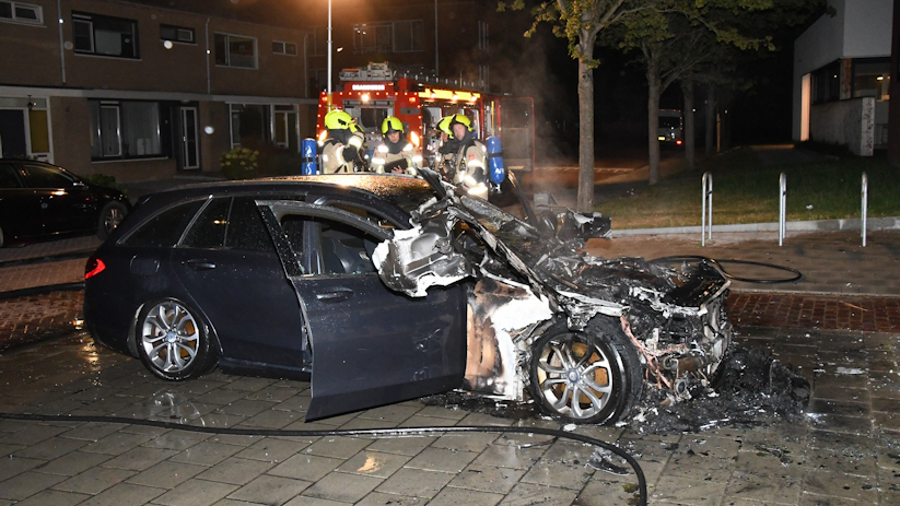 De auto stond in de Beneluxlaan toen de eerste brand ontstond.