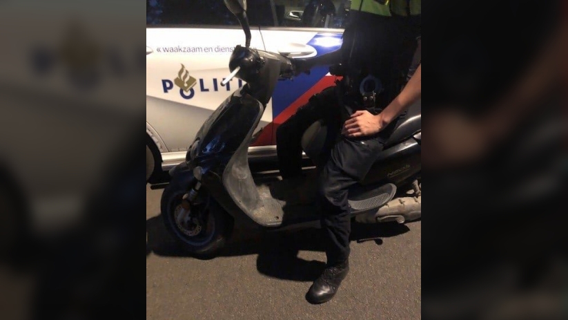 De scooter van de man werd verbeurd verklaard.