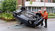 Auto op z’n kop na ongeval Kruiningen