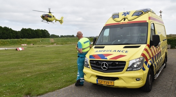 De gewonde is per helikopter naar Rotterdam gebracht.