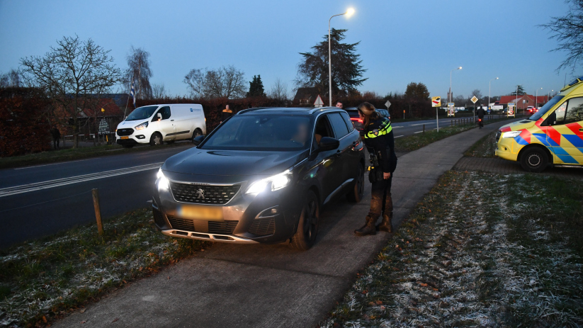 De fietser is met spoed naar het ziekenhuis gebracht.