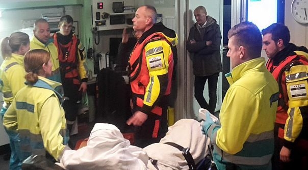 De ambulancedienst heeft de watersporters in het boothuis nagekeken.