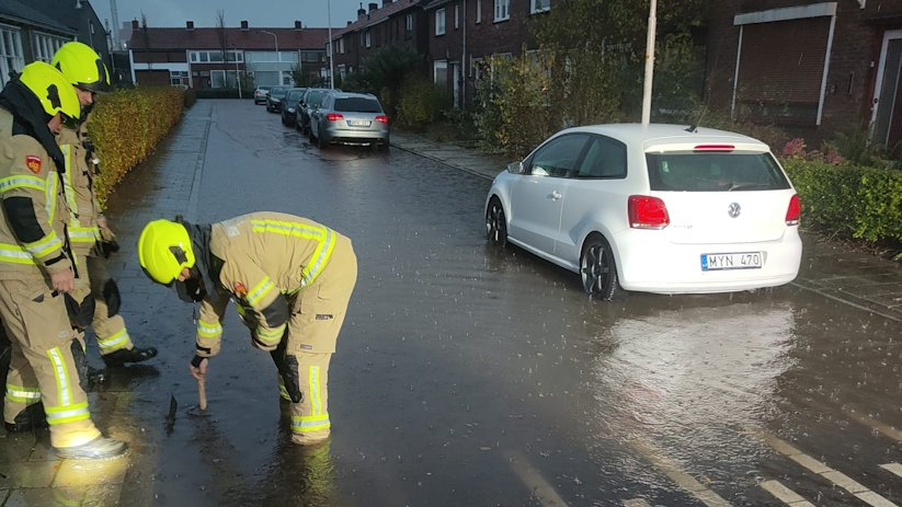 Er kwamen onder meer meldingen van wateroverlast uit Sluiskil.