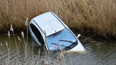 Auto te water A256 Goes, auto's negeren afzetting