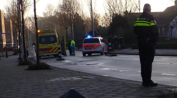 Het ongeluk gebeurde bij het kruispunt van de Vincent van Goghstraat met de Serlippenstraat.