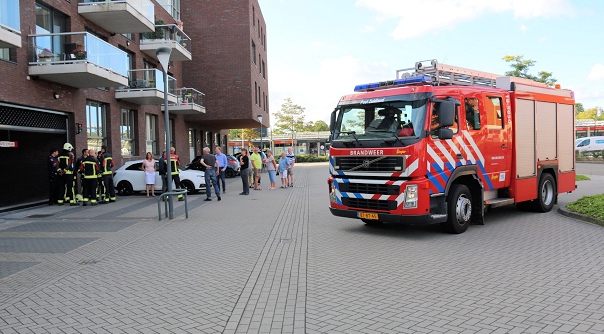 De brandweer bij de parkeergarage in Terneuzen.