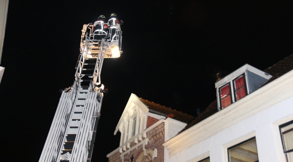 De brandweer aan de Korte Noordstraat in Middelburg.
