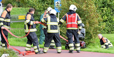 Vrouw rijdt met scootmobiel in sloot Zierikzee