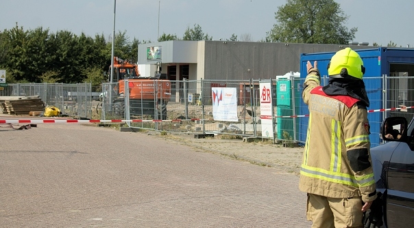 De brandweer aan de Slabbecoornweg in Tholen.
