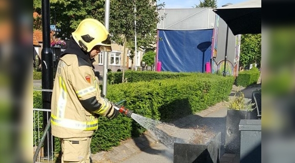 De brandweer bij het brandje in Rilland.